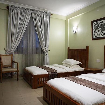 Summit Lodge Marombosa ภายนอก รูปภาพ