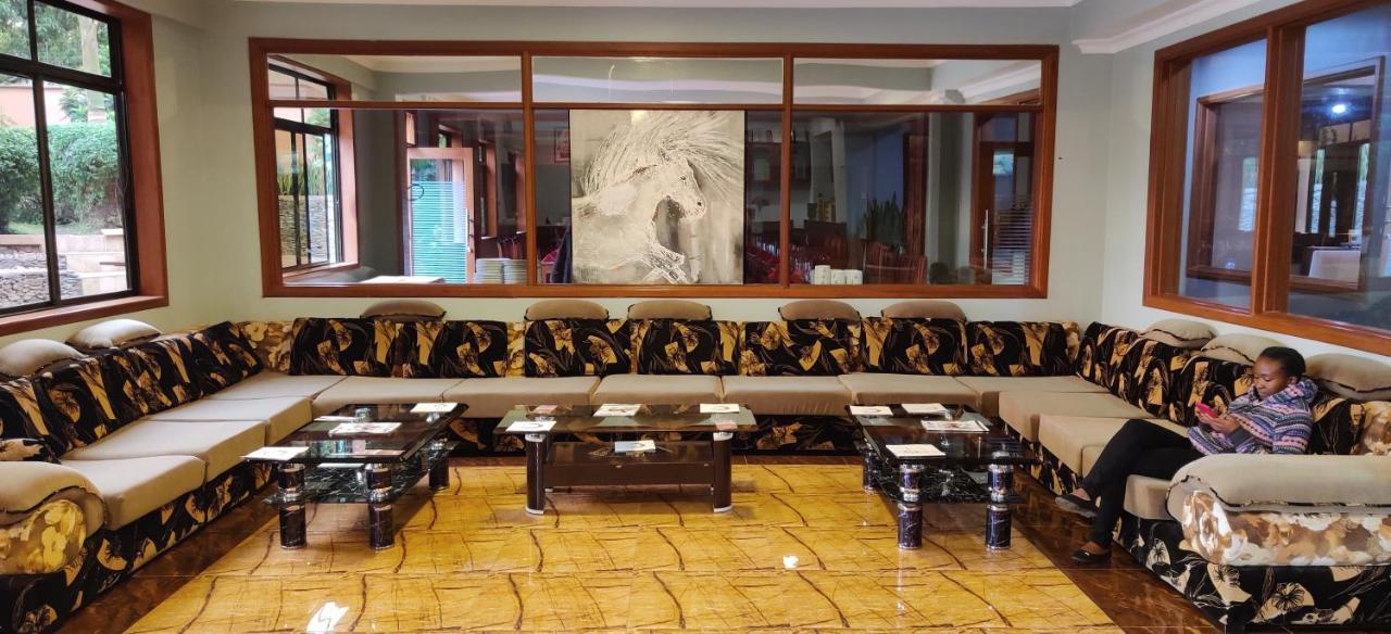 Summit Lodge Marombosa ภายนอก รูปภาพ