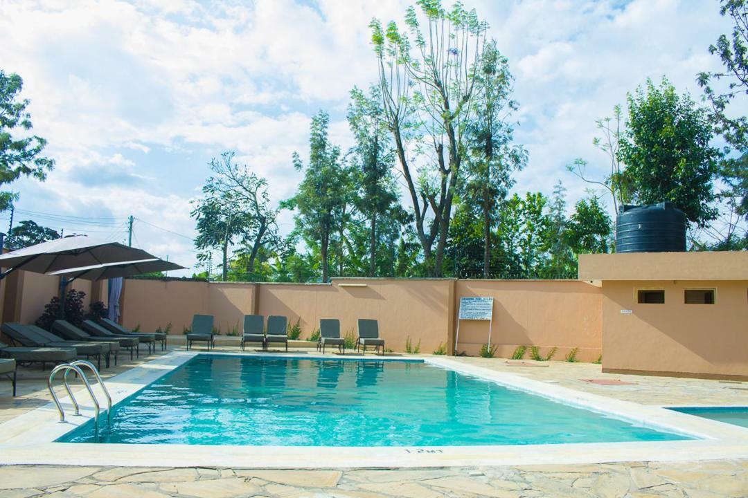 Summit Lodge Marombosa ภายนอก รูปภาพ